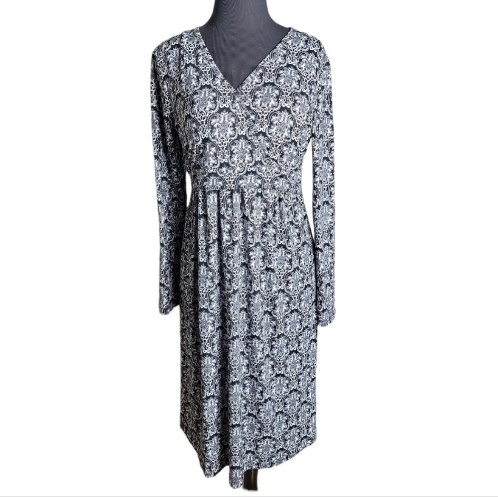 Belly Moms black white paisley print v neck maternity dress size medium